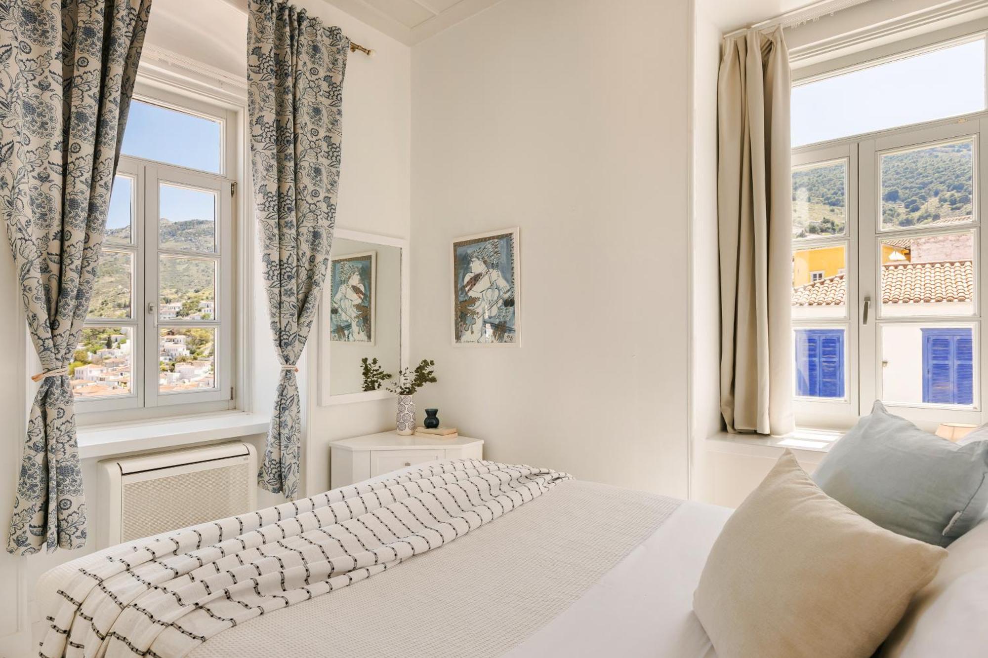 Hydra Hotel 4*
